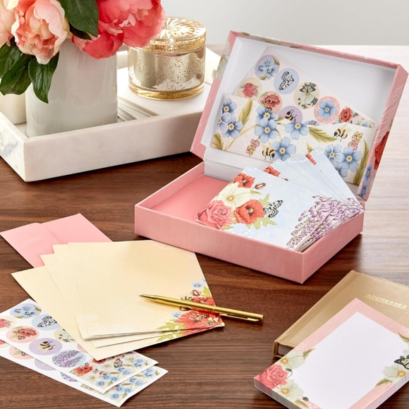 Hallmark Other - Hallmark Stationery Set Floral and Butterfly